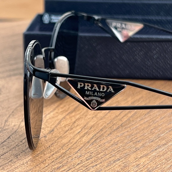 NWT🔥 Prada ✨ PR 50ZS 1AB03T Black Metal Fashion Sunglasses Grey Mirror Lens ✨ - Picture 8 of 9